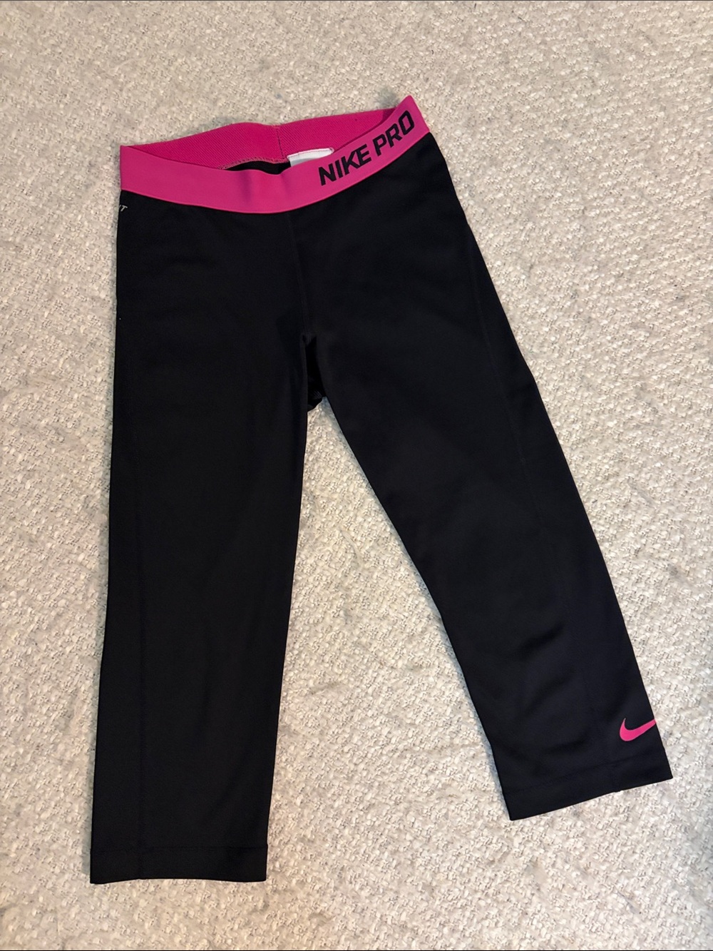 🏆 NIKE PRO WOMENS SIZE SMALL BLACK DRI FIT CROPPED LEGGINGS